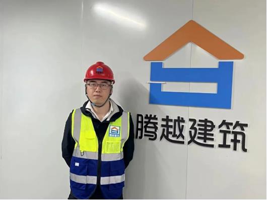 先鋒人物|“我不算聰明，所以要用努力來(lái)彌補(bǔ)”